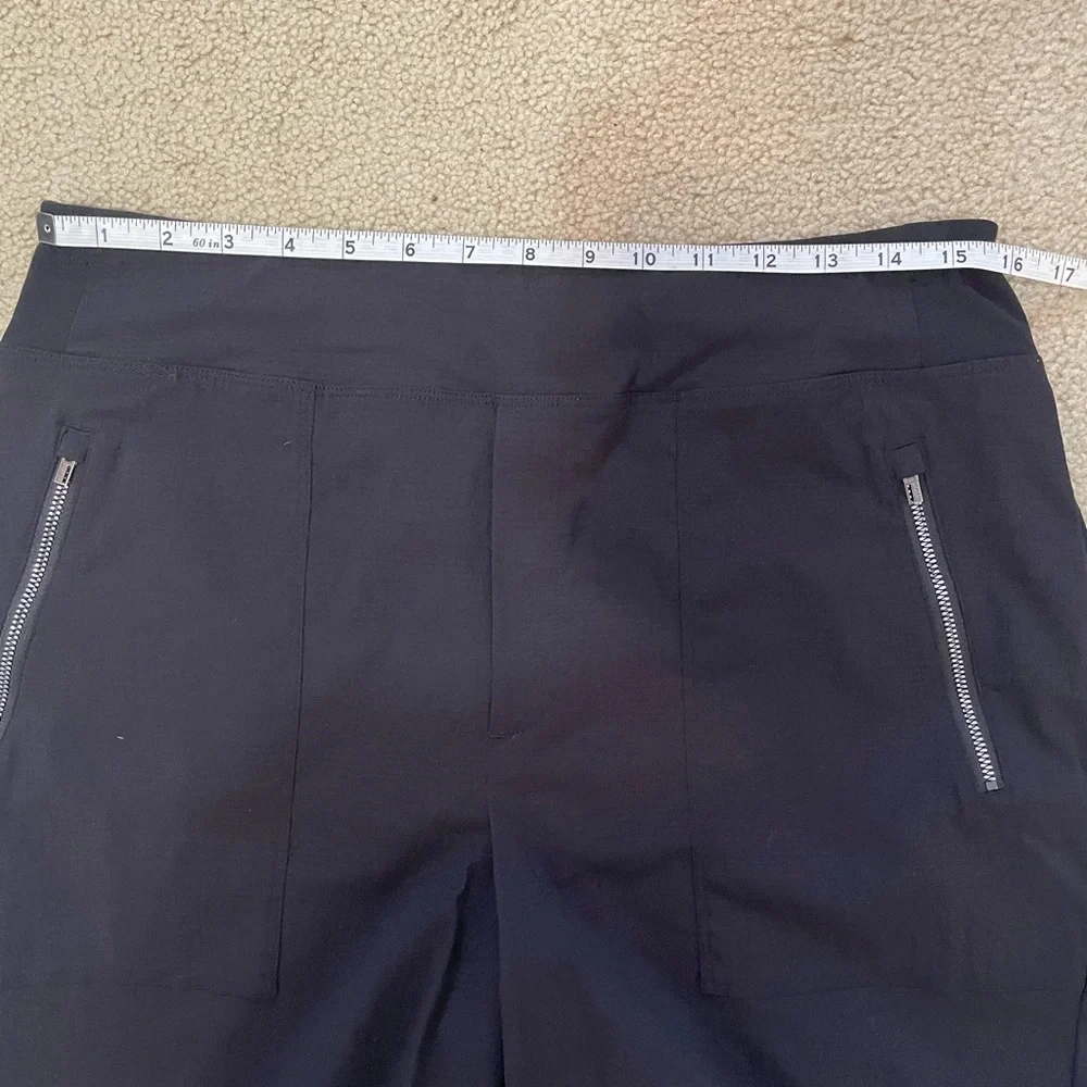 Athleta Trekkie Shorts - Picture 2 of 4